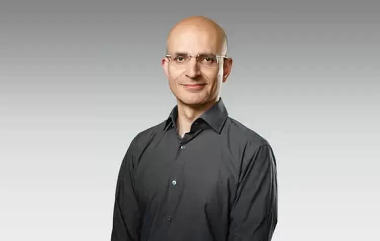 Apple Hires Sabih Khan As COO; Tim Cook To Lead Design Team
