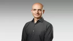 Apple Hires Sabih Khan As COO; Tim Cook To Lead Design Team