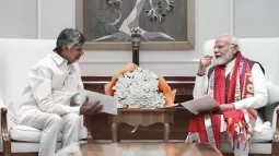 Chandrababu Naidu Greeted PM Modi Warmly, Accepts Central Help For Amaravati Development
