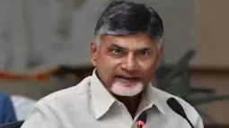 TDP Leader Chandrababu Naidu Stops To Meet Old Supporter