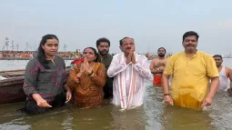 Venkaiah Naidu And Family Take A Holy Dip At Kumbh Mela